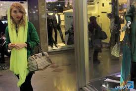 رژه بی حجابان در مراکز خرید/اتاق های پرو زیر زمینی برای مشتریان خاص