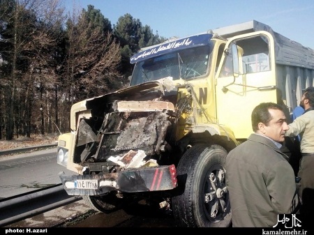 تصادف شدید و واژگونی کامیون در اتوبان قزوین - کرج + عکس