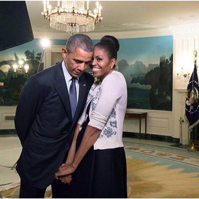 عکس عاشقانه باراک و میشل اوباما در کاخ سفید