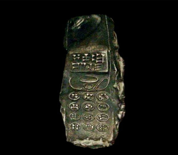 کشف گوشی موبایل 800 ساله!