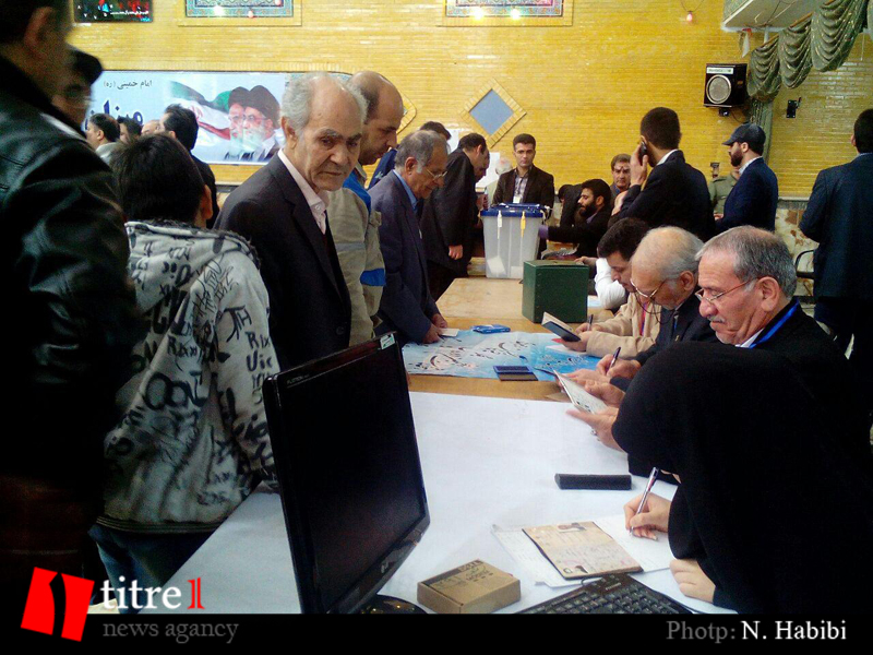 حضور مردم البرز از ساعات اولیه شروع اخذ رای در انتخابات