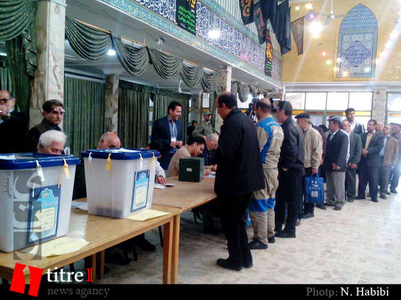 حضور مردم البرز از ساعات اولیه شروع اخذ رای در انتخابات