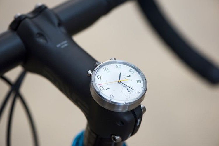 ساعت هوشمندی که تبدیل به سرعت سنج دوچرخه می شود