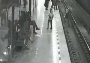 نجات پسر بچه هشت ساله از مرگ دلخراش در مترو/ فیلم