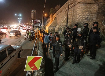 حضور گسترده گشت های محسوس پلیس در شب چهارشنبه سوری/ برخورد قاطع با تخریب کنندگان اموال عمومی