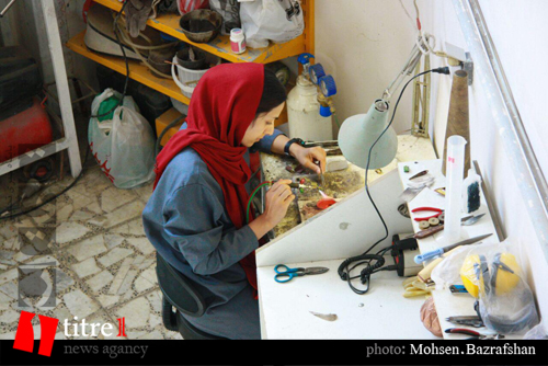 دختر جواهر ساز کرجی که هنر ایرانی، اسلامی را ترویج می دهد/ بزرگترین هنر امروز جامعه تبدیل شعار به عمل است