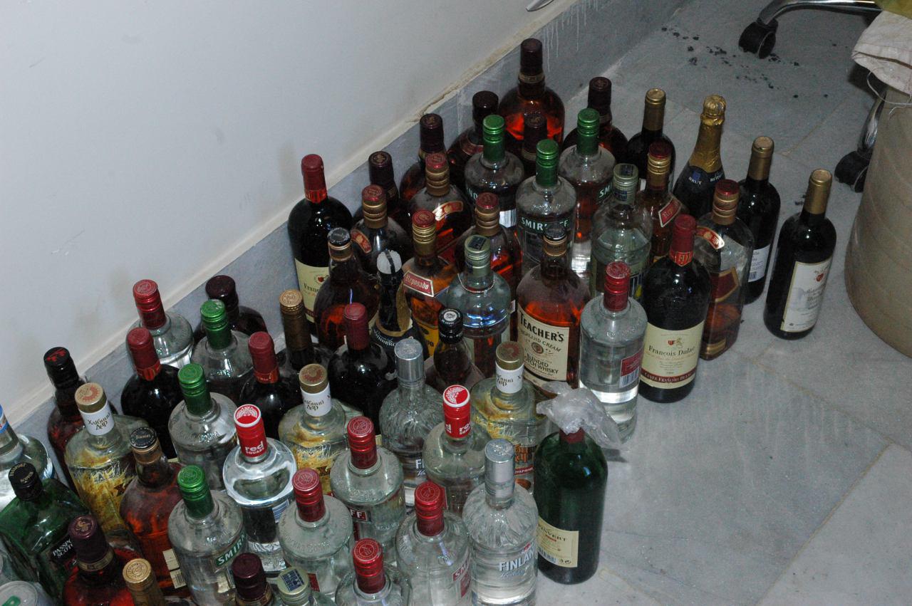 کشف 425 بطری مشروبات الکلی توسط سپاه البرز