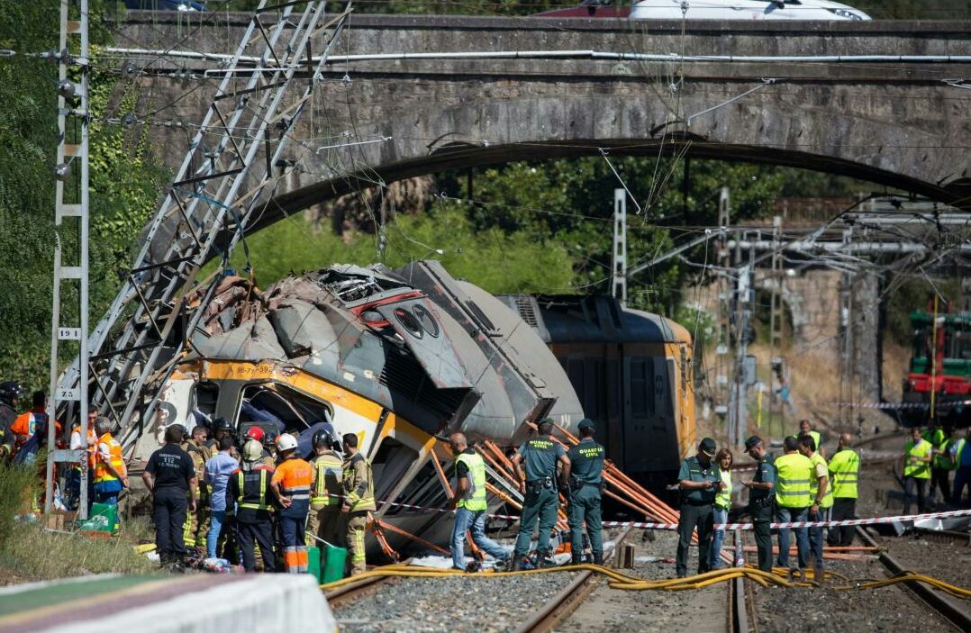 بیش از ۳۰کشته و زخمی در حادثه قطار مسافربری اسپانيا