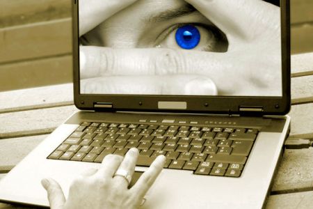 قربانی شدن حریم خصوصی اشخاص در فضای مجازی/ راه حل چیست
