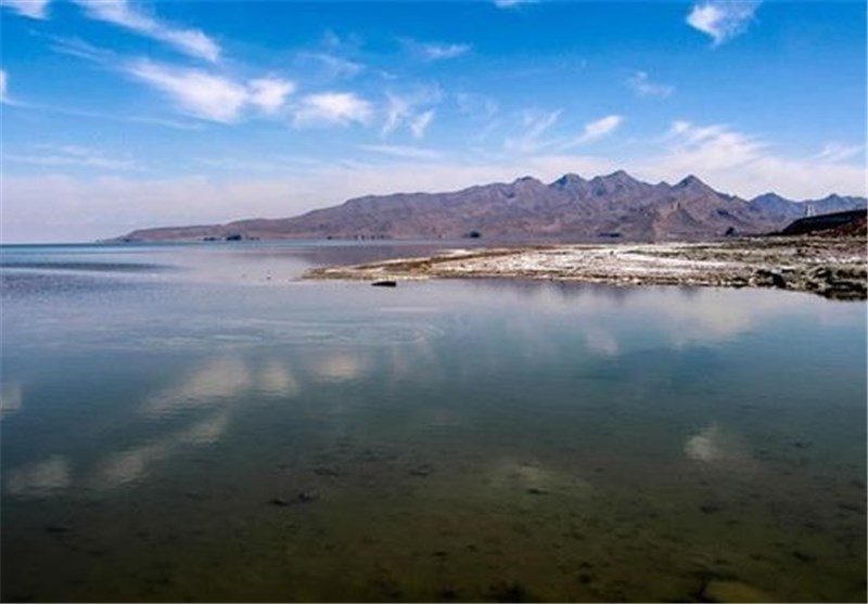 روند تغییرات تراز آب دریاچه ارومیه کاهشی شد/ افت ۱۲سانتیمتری تراز آب در یک سال اخیر