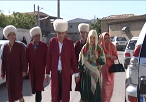 رای دادن عروس و داماد ترکمن/ فیلم