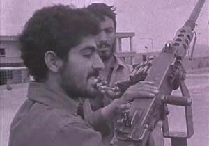 فیلمی از حضور سردار سلیمانی در جبهه/ فیلم