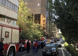 حریق در برج آناهیتای تهران/ شعله‌های آتش در طبقات منفی برج