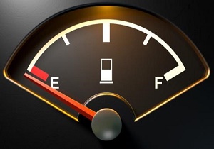 با روشن شدن چراغ بنزین چند کیلومتر می‌توان حرکت کرد؟