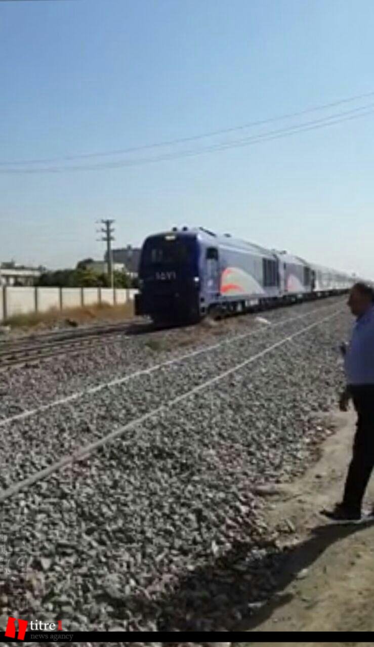 یک خودرو قطار راه آهن مهرشهر کرج را وادار به توقف کرد + تصاویر
