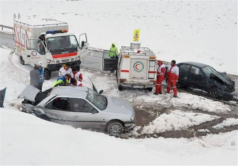 امدادرسانی هلال احمر به 227 نفر در برف کولاک البرز/ 103 نیروی عملیاتی وارد عمل شدند