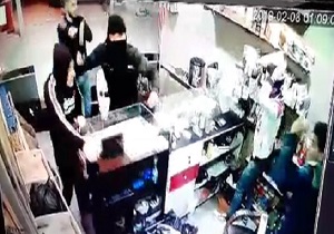 حمله خونین به فروشنده‌های یک مغازه در اراک + فیلم