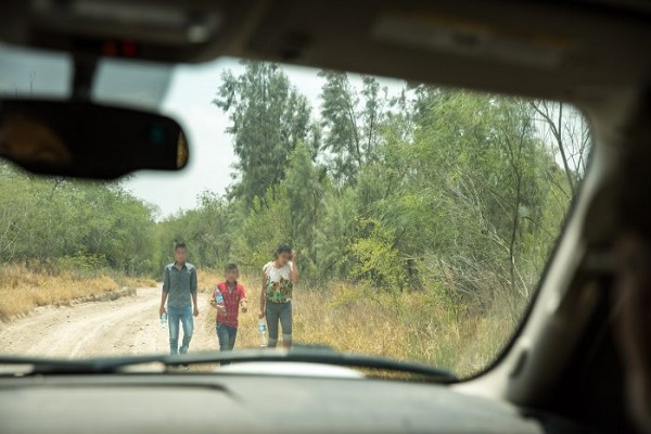 قاچاقچیان در راه رفتن به مرز آمریکا هزاران کودک مهاجر را مجبور به فاحشگی می کنند