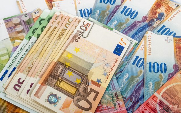 بانک مرکزی اعلام کرد؛افزایش قیمت دلار/ نرخ یورو و پوند کاهش یافت