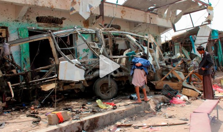 روایتی از جستجوی دردناک اجساد فرزندان توسط والدین یمنی/ یونیسف: حمله به دانش آموزان یمنی وحشیانه ترین حمله از 2015 بود