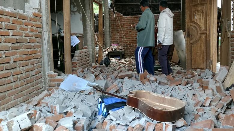 صدها تن از توریست های اندونزی پس از زلزله به دام آتشفشان افتادند