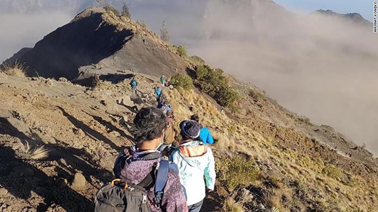 صدها تن از توریست های اندونزی پس از زلزله به دام آتشفشان افتادند