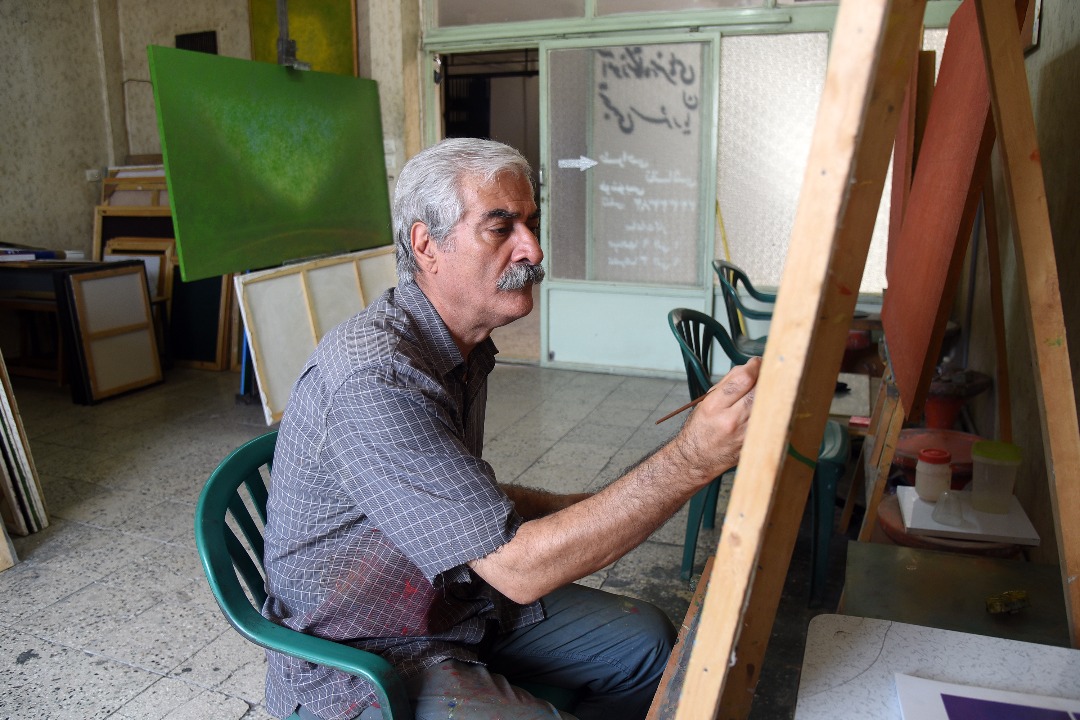 نقطه نقطه های رنگ بر بوم نقاش کرجی/تعویض مکرر مدیرارشاد آسیب به جامعه هنری استان است