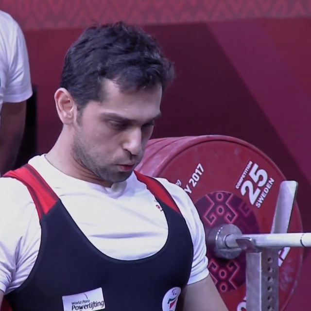 وزنه امید در دستان قهرمان پارالمپیک البرزی/عمده مشکلات معلولان شرایط نامناسب شهری است