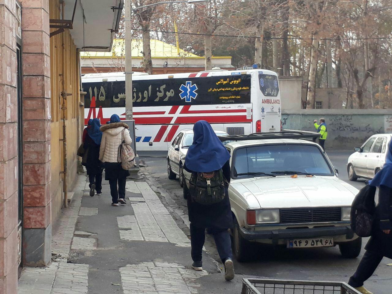 15 دانش آموز دختر مسموم شده کرجی از بیمارستان مرخص شدند/ علت حادثه باید توسط سازمان آتش نشانی کرج اعلام شود