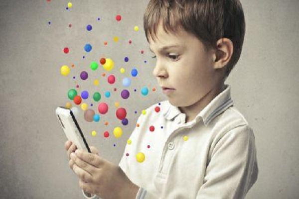 اثرات پنهان تلفن های هوشمند بر مغز و زندگی اجتماعی جوانان