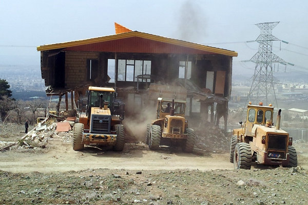 تخریب ساخت و سازهای غیرمجاز در ۲۱ قطعه از اراضی کشاورزی کرج