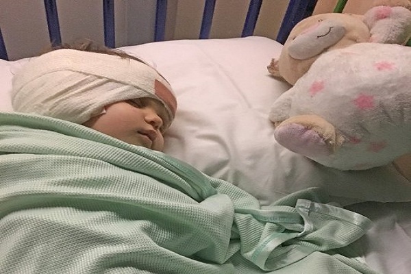 بیمارستان انگلیس جان دختر 16 ماهه را به خطر انداخت/ تجویز آنتی بیوتیک برای آبسه ی مغزی + عکس