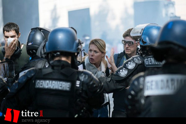 حمله پلیس فرانسه به تظاهرکنندگان با گاز اشک آور/ استقرار بیش از 7000 افسر پلیس در خیابان های پاریس