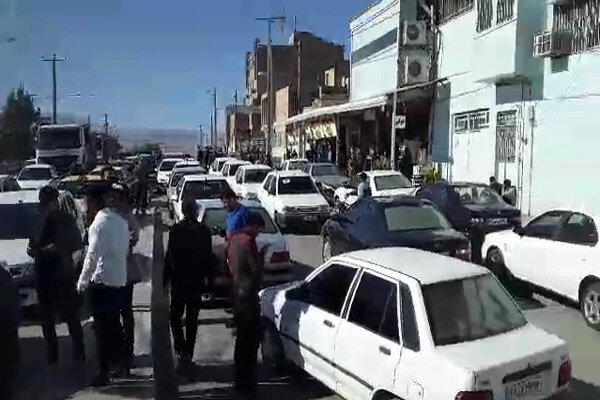 تجمع‌ های مردمی در برخی خیابان‌ های کرج/ واکنش عموم به سیاست دولت در فضایی آرام برگزار شد