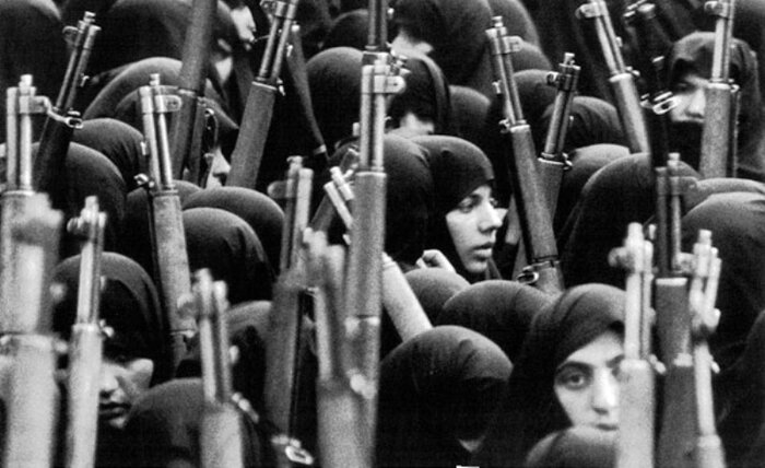 نقش بی بدیل زنان در پیروزی انقلاب/ دفاع مقدسِ همسران جانبازان هنوز ادامه دارد