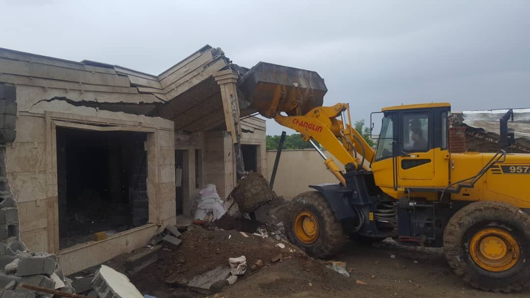تخریب ساخت و سازهای غیر مجاز در تپه تاریخی موشلانِ ساوجبلاغ