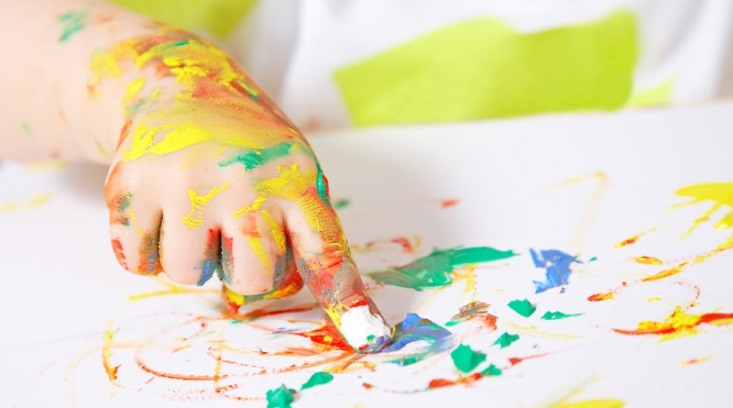 افزایش مهارت های کودک با نقاشی/سرگرمی ای که عضلات دست را تقویت می کند///خبر تولیدی////
