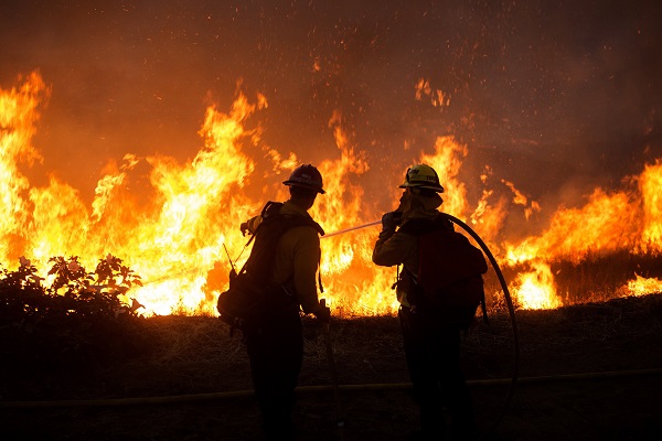 آتش سوزی مهیب در کالیفرنیا/ سوختن هزاران هکتار در چند ساعت/ واکنش کاربران آمریکایی حیرت زده توئیتر