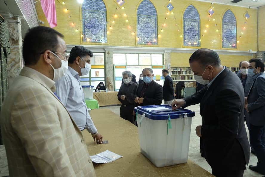 908 شعبه اخذ رأی در 3 شهرستان البرز، میزبان مردم شدند/ فرماندار کرج رأی خود را به صندوق انداخت