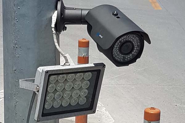 کنترل معاینه فنی خودروهای البرز از طریق دوربین‌ پلاک خوان