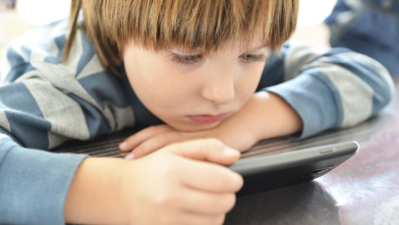 اعتیاد کودک و نوجوان به فضای مجازی؛ پاشنه آشیل آموزش آنلاین/ سواد رسانه ضرورتی انکار ناپذیر در روزهای کرونایی