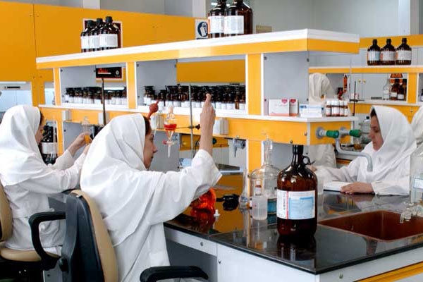 البرز میزبان ۴۳ کارخانه تولید داروی دامپزشکی در کشور/ استانی که در ساخت مواد ضدعفونی دامی پیشتاز است