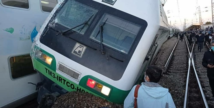 انتقال رایگان تمامی مسافران مترو به ایستگاه صادقیه و آزادی انجام شد/ با توجه به حادثه مترو خدمت رسانی تا ساعت ۱۸ ادامه دارد