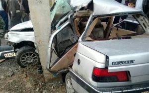 برخورد خودروی پژو با تیربرق راننده ۱۷ ساله اش را به کام مرگ کشاند