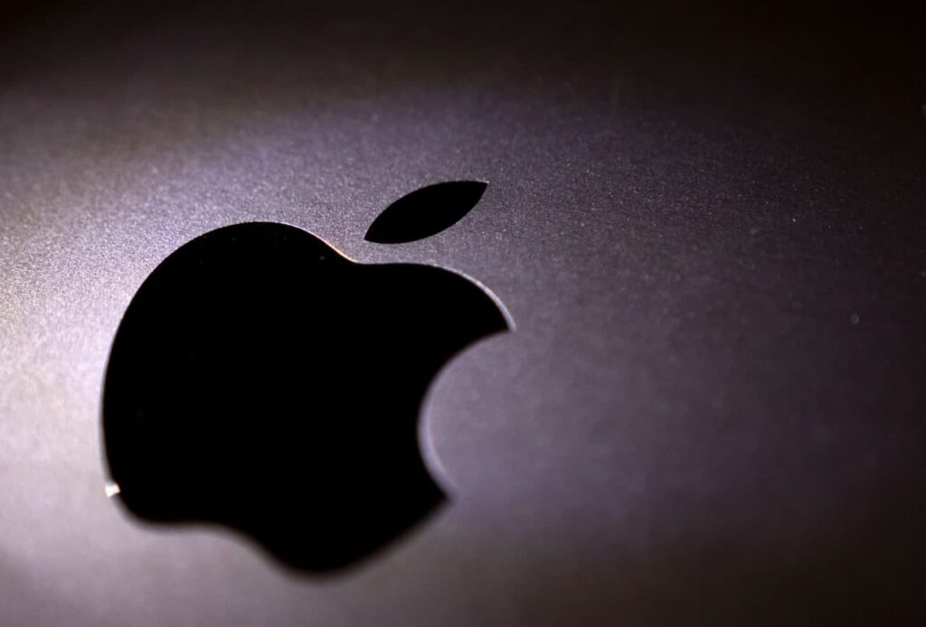 شرکت اپل بار دیگر قانونگذاران را در مورد خطرات امنیتی «سایدلودینگ» تحت فشار قرار می‌دهد