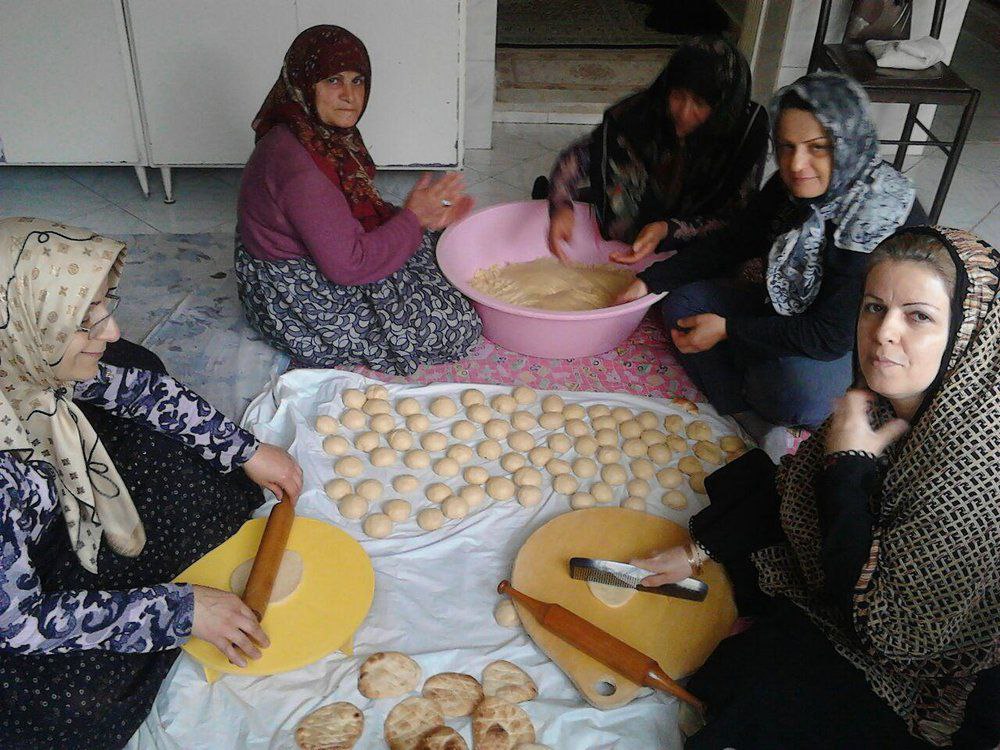 پخت توتک و فطیر؛ سنت نوروزی روستاهای آسارا در چالوس/ وقتی زنان روستایی از رسومات هم درآمدزایی می کنند