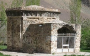 برج میدانک؛ بنایی سنگی در گچسر