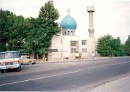 مسجدی با دیوارهای خشت و گل در کمالشهر