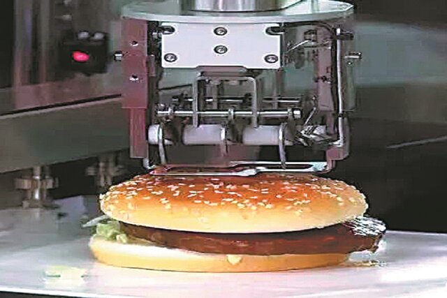 همبرگر در ۲۰ ثانیه با ربات سرآشپز تهیه میشود