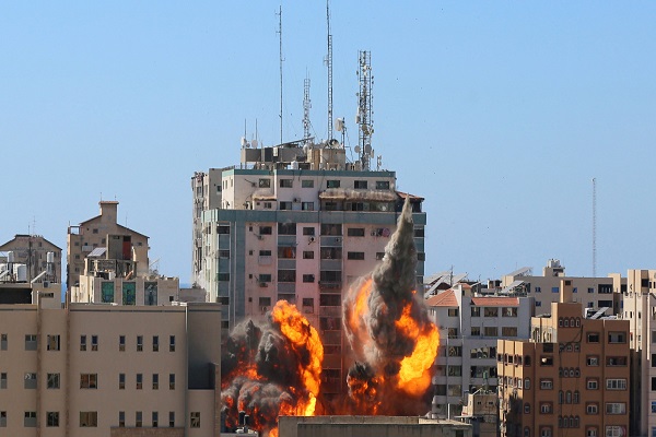 ادامه بمباران رسانه ها در غزه توسط رژیم صهیونیستی + فیلم و توئیت های منتخب